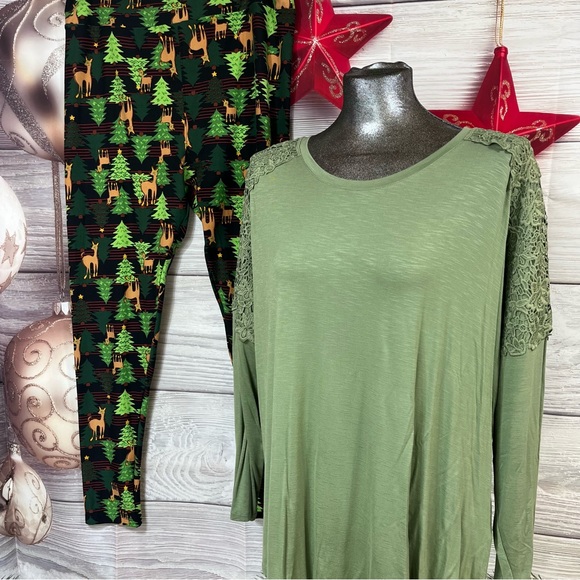 Terra & Sky 14W Top with LuLaRoe TC2 Christmas leggings - Picture 4 of 13